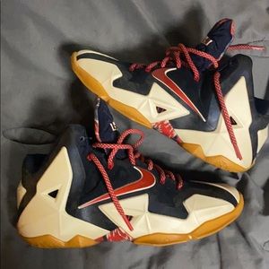 Nike Lebrons 4th of July edition SIZE 8